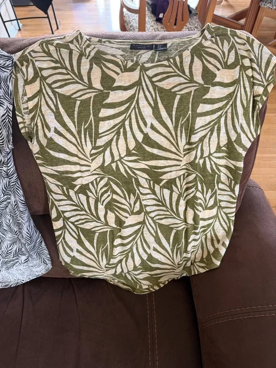 Tahari Olive Green and White Leaf-Print Scoop Neck Top & Black w/ white - Picture 4 of 5